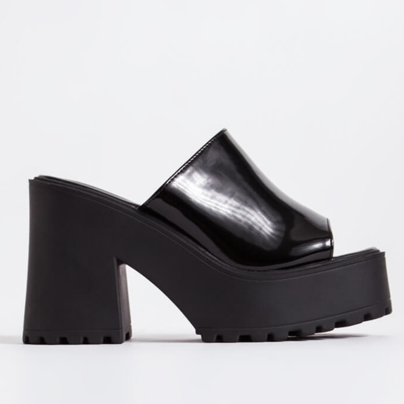 𝙇𝙖𝙨𝙩 𝙎𝙞𝙯 10🖤Chunky Platform Mule Heels - BLACK
